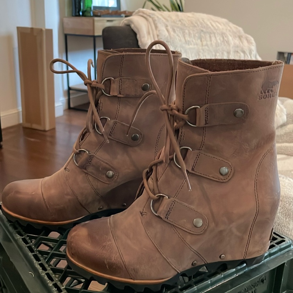 Sorel brown leather Joan of Arc lace up boots